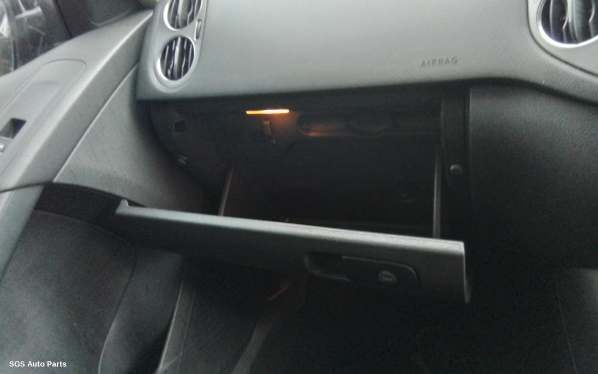 Volkswagen Tiguan 2008–2011 Engine (Stock A1001933)